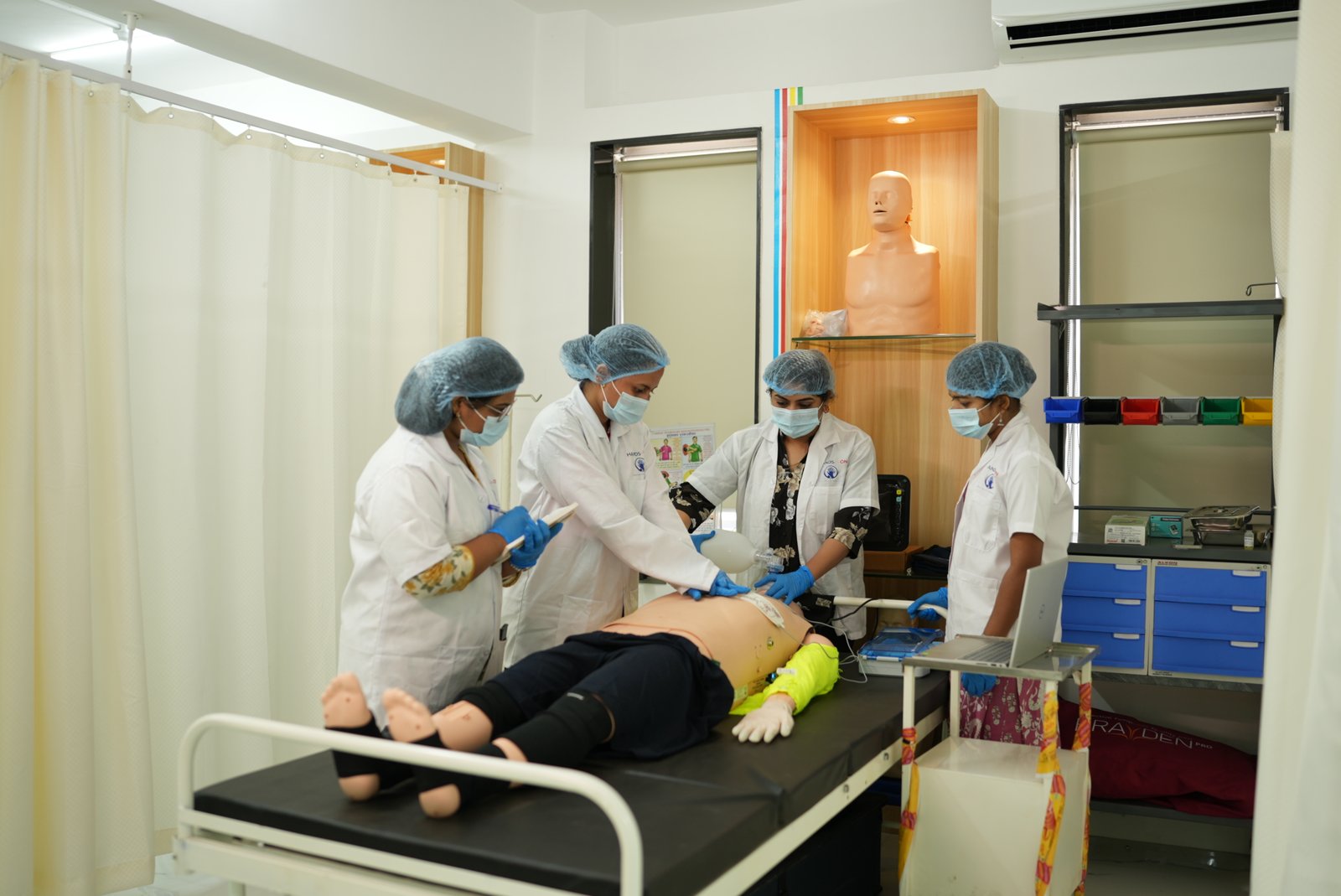 HANDS ON Medical Simulation Centre training gallery photo 44
